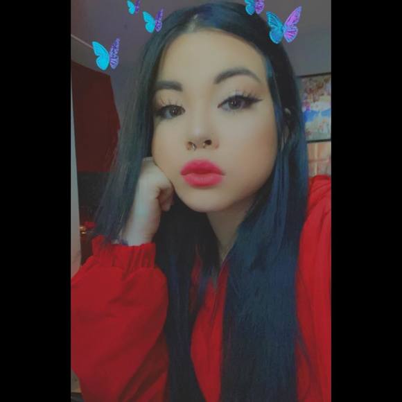 Profile Picture of Brianna Stice (@cheyenne221b) on Poshmark