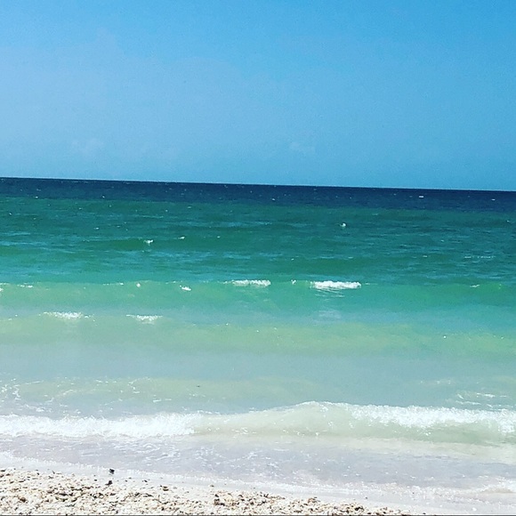 Profile Picture of Melanie Lynagh (@mjlynagh) on Poshmark