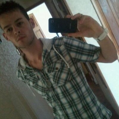 Profile Picture of Karl Bennet (@karlybear89) on Twitter