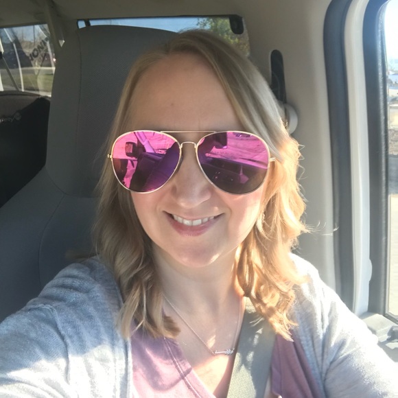 Jamie Mleko - Poshmark Profile Picture of Jamie Mleko (@zjmleko) on Poshmark