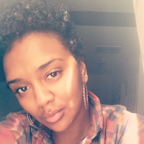 Profile Picture of Andrea Mcdaniel (@andreateona) on Poshmark