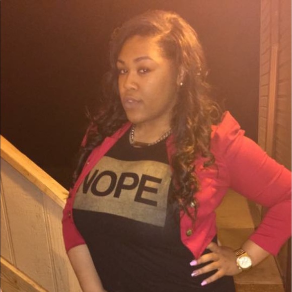 Profile Picture of Chrisy Maiden (@chrisyfolks) on Poshmark