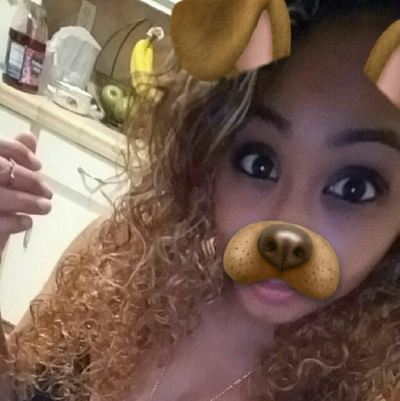 Profile Picture of Bertha Jimenez (@curliiez) on Poshmark