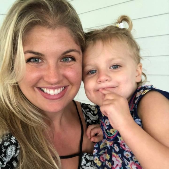 Profile Picture of Danielle Roche (@drochie88) on Poshmark