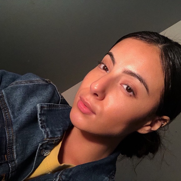 Profile Picture of Nelly Gonzalez (@nellyjaycole) on Poshmark