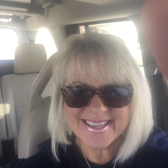 Profile Picture of Terri Barnhill (@tikibarnhill) on Poshmark