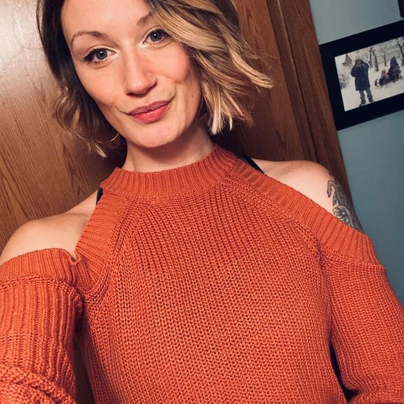 Profile Picture of Cassandra Mannon (@cassmasterflex) on Poshmark