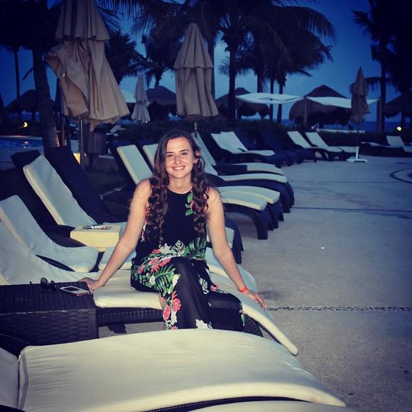Profile Picture of Tanya Kozhokaru (@tanyakozy) on Poshmark