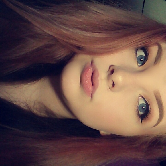 Profile Picture of Delarae White (@delaraewhite) on Poshmark