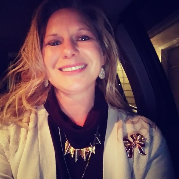 Profile Picture of Laura Byers (@shout2glorybe) on Poshmark