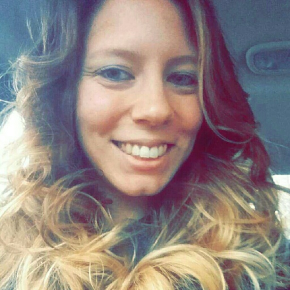 Profile Picture of Brittany Bruins (@bbruins13) on Poshmark