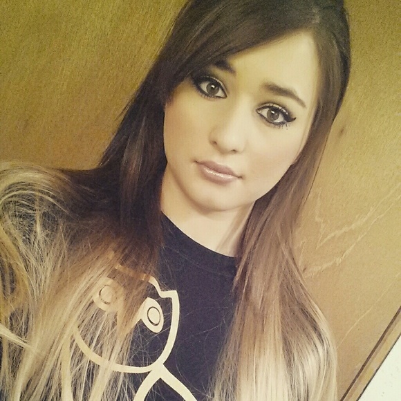 Profile Picture of Amanda Saad (@asaad13) on Poshmark