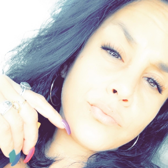 Profile Picture of Nikki Mafaro (@nikkibeers333) on Poshmark
