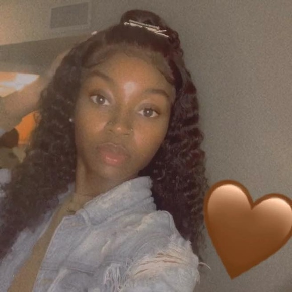 Profile Picture of Joslyn Berniah (@joslynberiah) on Poshmark