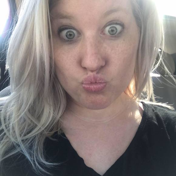 Profile Picture of Ayla Mathre (@blondie_keen) on Poshmark