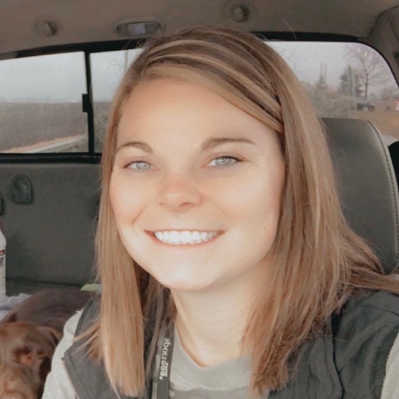 Profile Picture of Stephanie Moore (@stephmoore627) on Poshmark