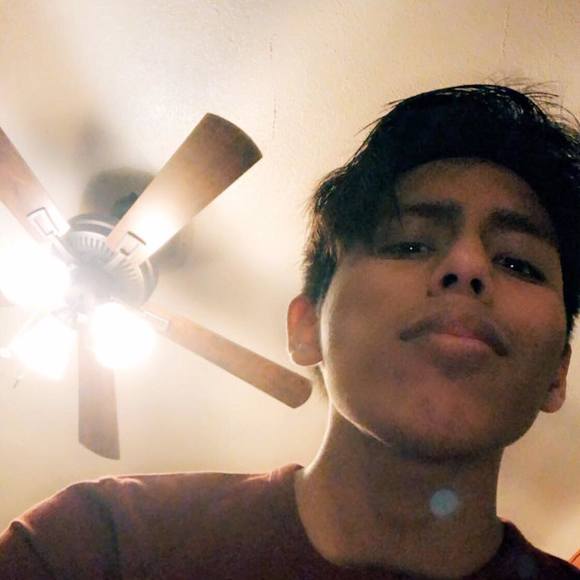 Profile Picture of Luis Arturo (@luis_arturo) on Poshmark