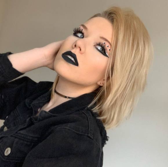 Profile Picture of Morgan Vanderipe (@morrgannv) on Poshmark