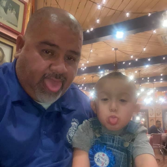 Profile Picture of Robert Minjares (@robertminjares) on Poshmark