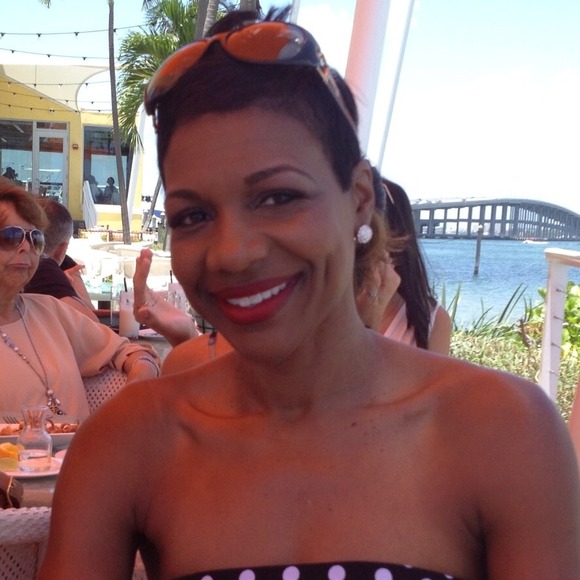 Profile Picture of Renita Goudelock (@be_sharp) on Poshmark