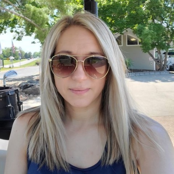 Profile Picture of Amanda Hughes (@thehummingbead) on Poshmark