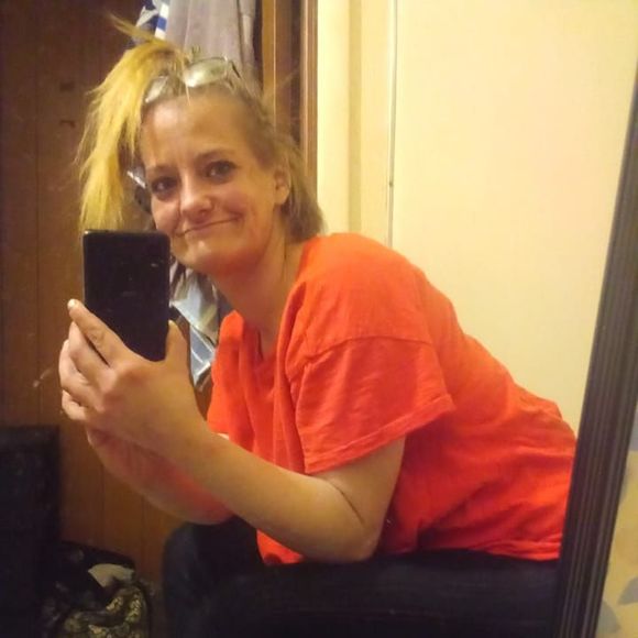 Profile Picture of Dani Brown (@danibrown827) on Poshmark