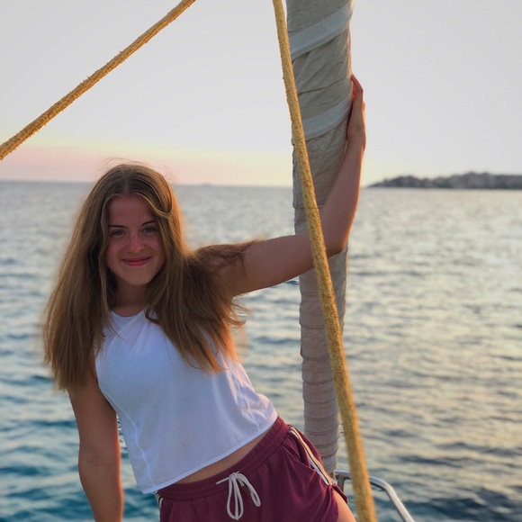 Profile Picture of Julia Buehrer (@juliabuehrer) on Poshmark