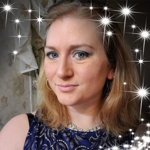 Profile Picture of Cassandra Mcclain (@glitteratti1211) on Poshmark