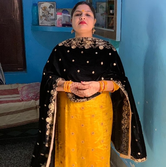 Profile Picture of Mandeep Kaur (@mandeep191) on Poshmark