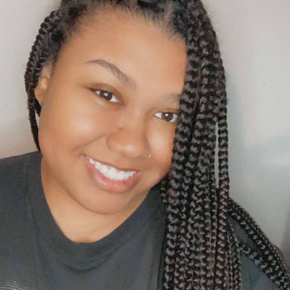 Profile Picture of Ariel Galloway (@arielgalloway) on Poshmark