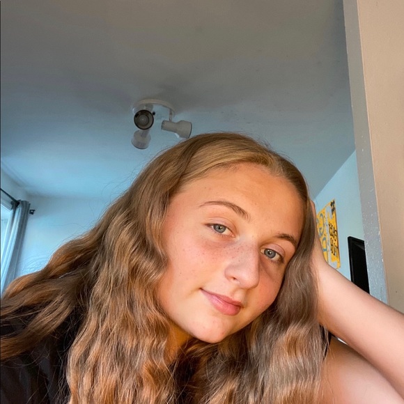 Profile Picture of Bryanna Birge (@bryannabirge) on Poshmark