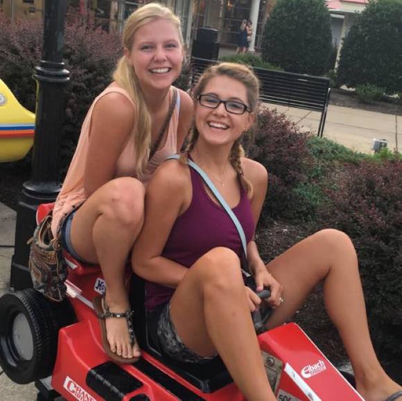 Profile Picture of Emilee Latocha (@elatocha13) on Poshmark