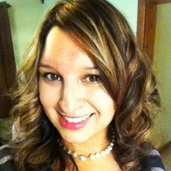 Profile Picture of Alma Fojas (@almafojas) on Poshmark