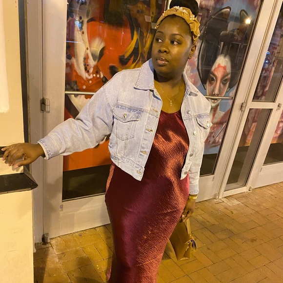 Profile Picture of Corliss Foster (@cokolaura) on Poshmark