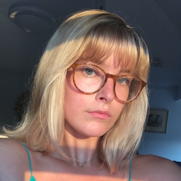 Profile Picture of Tess Gibson (@tesselisabethhh) on Poshmark