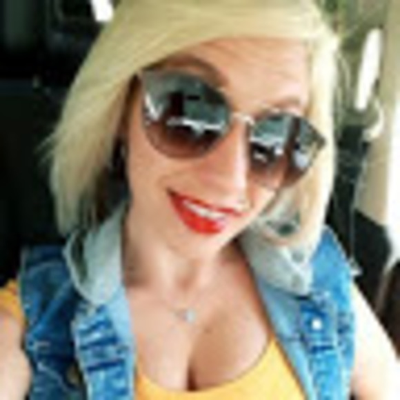Profile Picture of Michelle Mathis (@barniedora88) on Poshmark