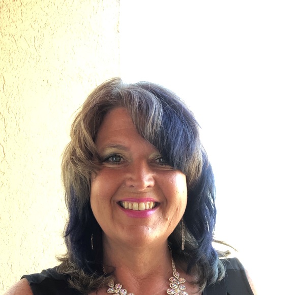 Profile Picture of Pam Hunter (@phunter7773) on Poshmark