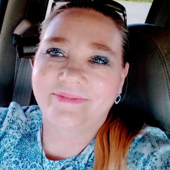 Profile Picture of Tamela Shaffer smith (@tamelarsmith) on Poshmark