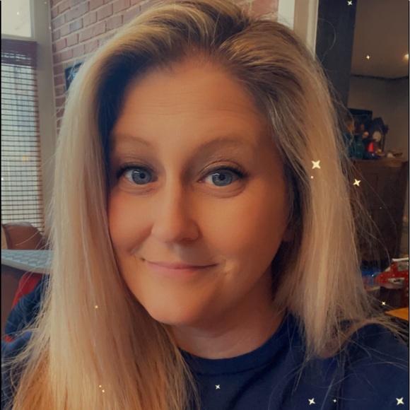 Profile Picture of Joyce Dozier (@joycedozier) on Poshmark