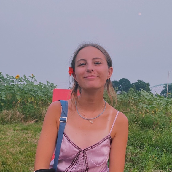 Profile Picture of Chloe Fecci (@chloefecci01) on Poshmark