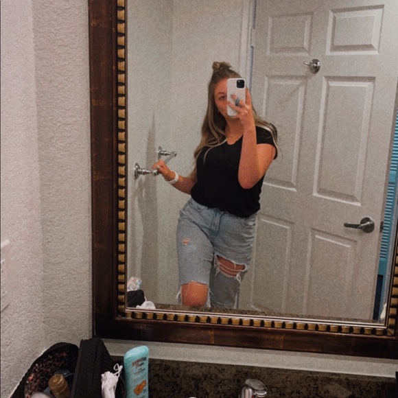 Profile Picture of Alexis Inkel (@alexisinkel) on Poshmark