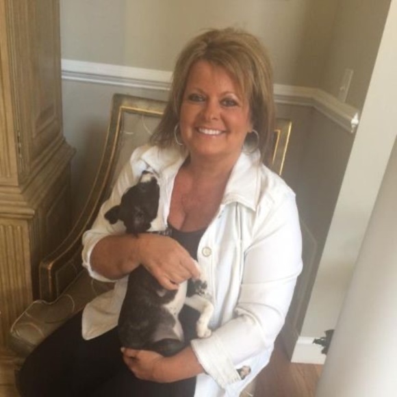 Profile Picture of Kim Maxson (@kmaxson777) on Poshmark