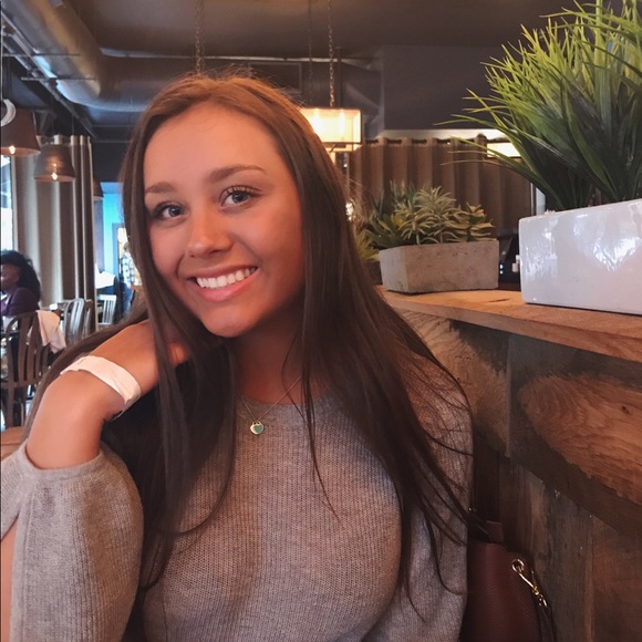 Profile Picture of Danielle Marino (@danimarino1) on Poshmark