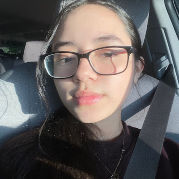 Profile Picture of Ada Fuentes (@alizft) on Poshmark