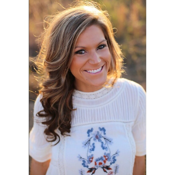 Profile Picture of Ashley Kelsoe (@akelsoe) on Poshmark