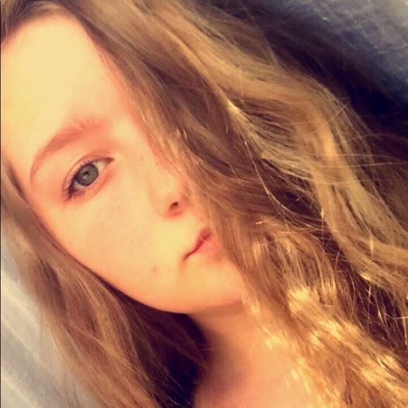 Profile Picture of Lindsay Roark (@lindsayroark13) on Poshmark