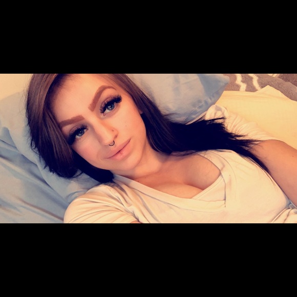 Profile Picture of Madyson Gleed (@babegirl62) on Poshmark
