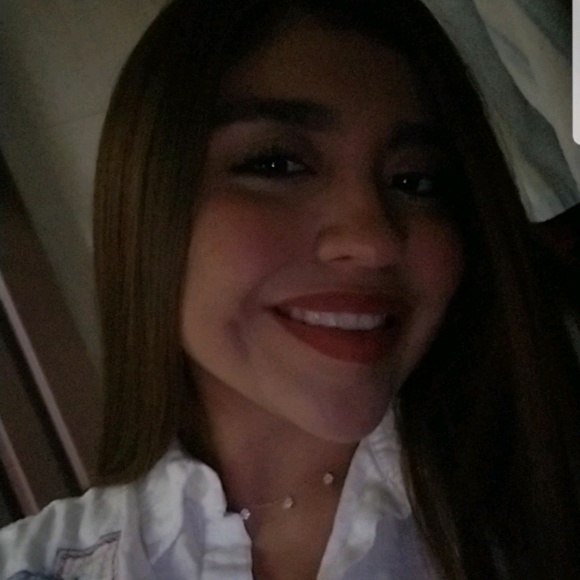 Profile Picture of Andrea Mota (@andrea_mota) on Poshmark