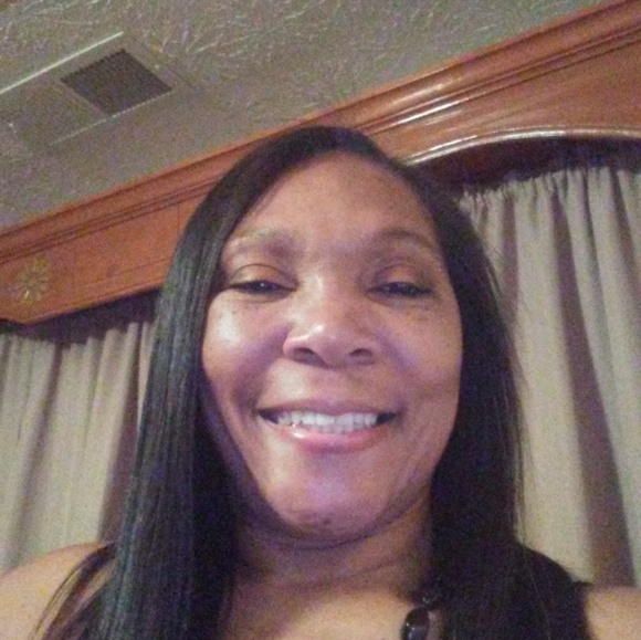 Profile Picture of Tomia Crutchfield (@carmelcreame123) on Poshmark