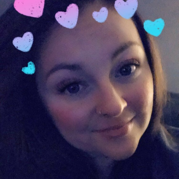 Profile Picture of Amy Volden (@amyvolden) on Poshmark